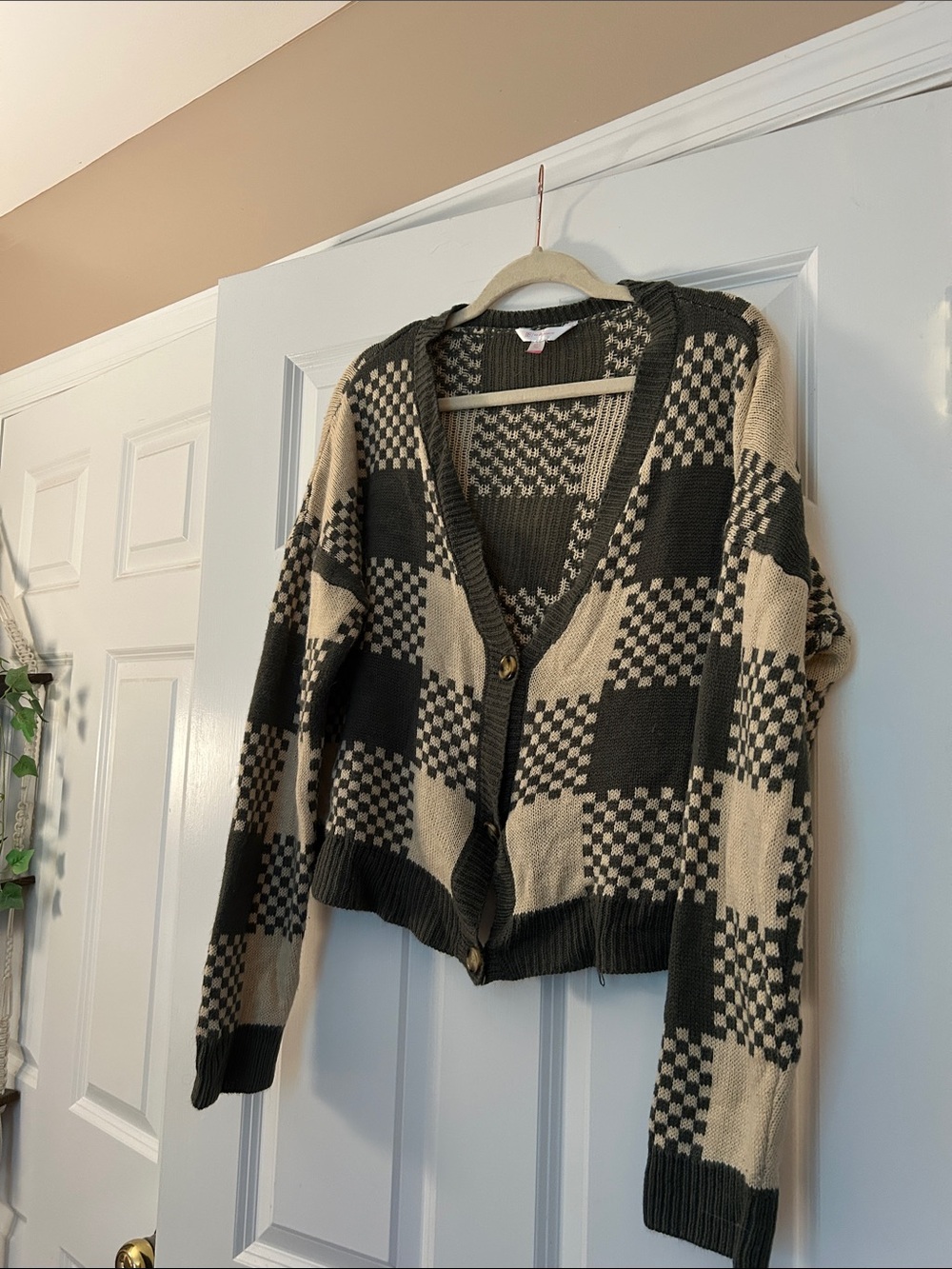 No Boundaries (XL) checkered green and cream cardigan